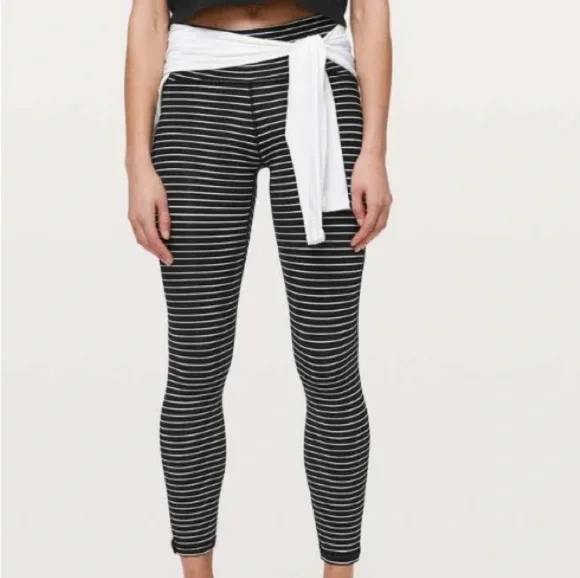 LuluLemon Black/White Striped Train Times Mesh 7/8’s Size 2 - Picture 3 of 6